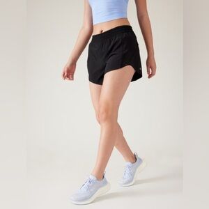 Athleta Hustle 4.5" Short black size S